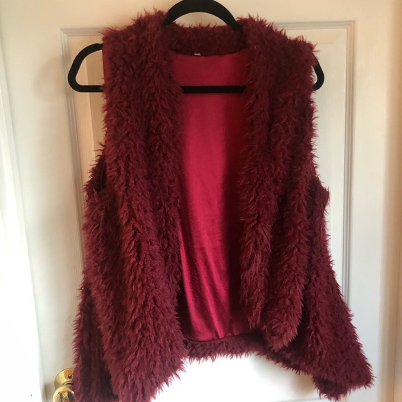 EUC Maroon Fuzzy Vest Medium - Picture 3 of 4